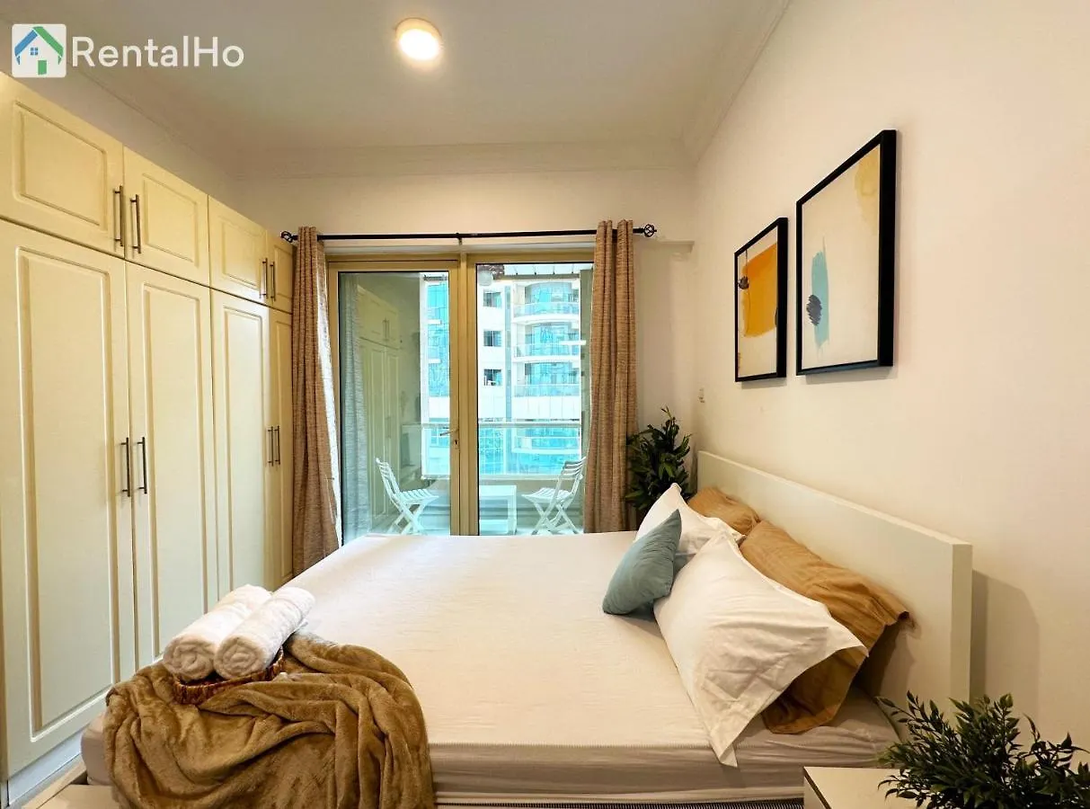Quiet Studio With Balcony And Roof Top Pool In Dubai Marina