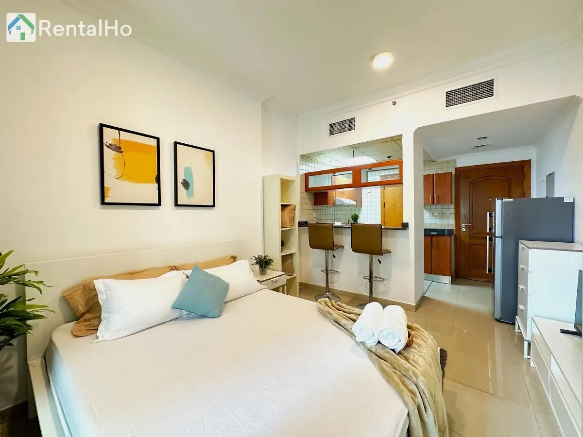 Apartment Quiet Studio With Balcony And Roof Top Pool In Dubai Marina