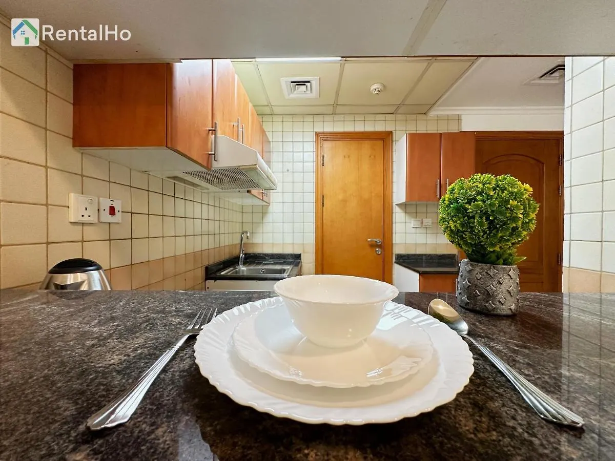Apartment Quiet Studio With Balcony And Roof Top Pool In Dubai Marina