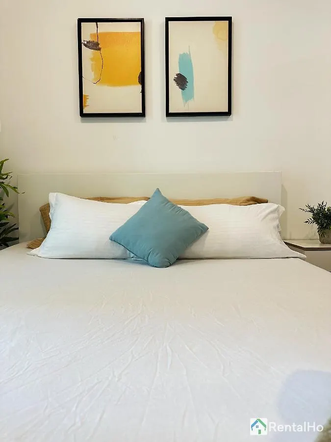 Apartment Quiet Studio With Balcony And Roof Top Pool In Dubai Marina