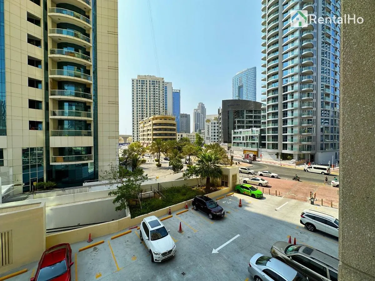 Quiet Studio With Balcony And Roof Top Pool In Dubai Marina