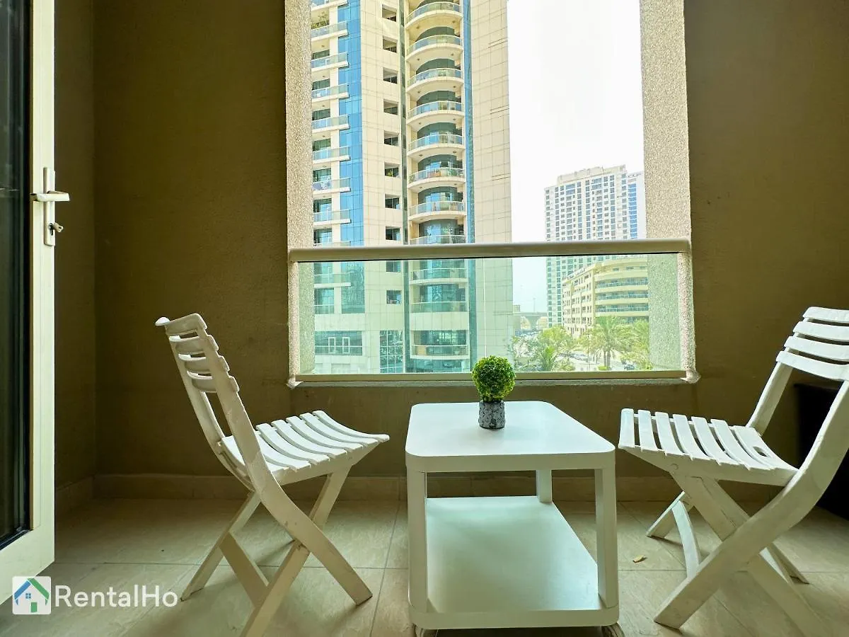 Apartment Quiet Studio With Balcony And Roof Top Pool In Dubai Marina