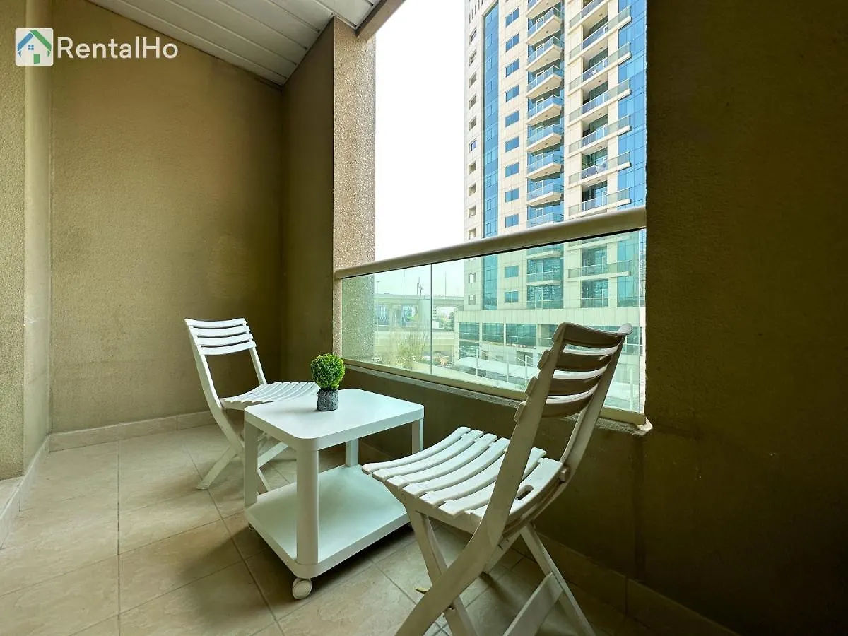 Quiet Studio With Balcony And Roof Top Pool In Dubai Marina Apartment
