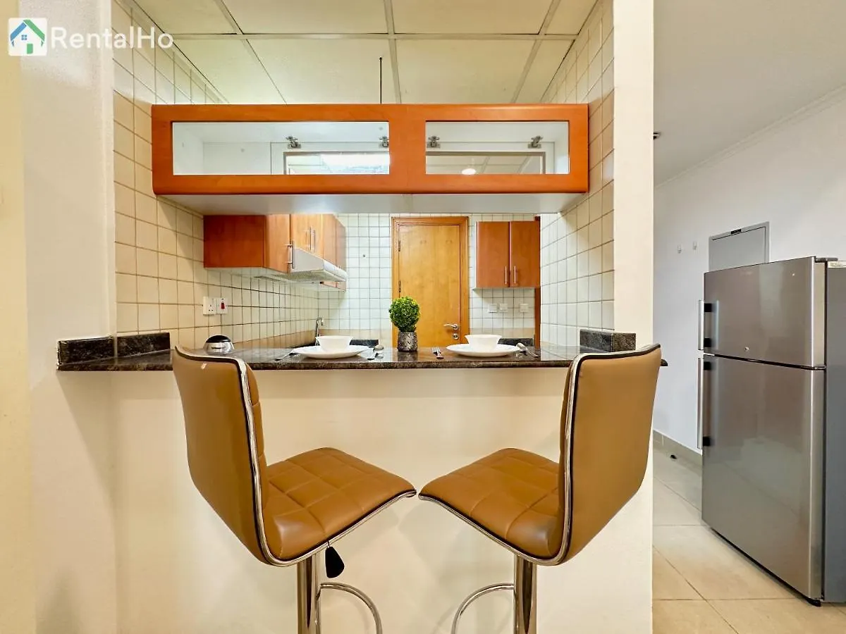 Quiet Studio With Balcony And Roof Top Pool In Dubai Marina