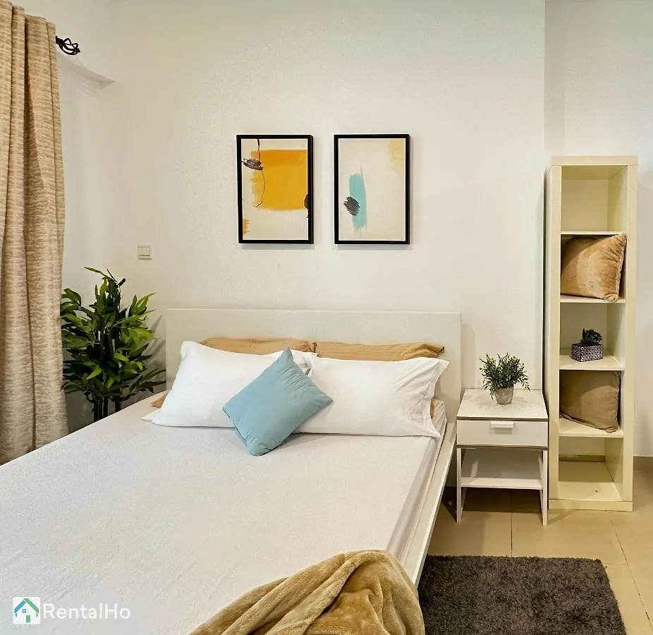 Apartment Quiet Studio With Balcony And Roof Top Pool In Dubai Marina United Arab Emirates