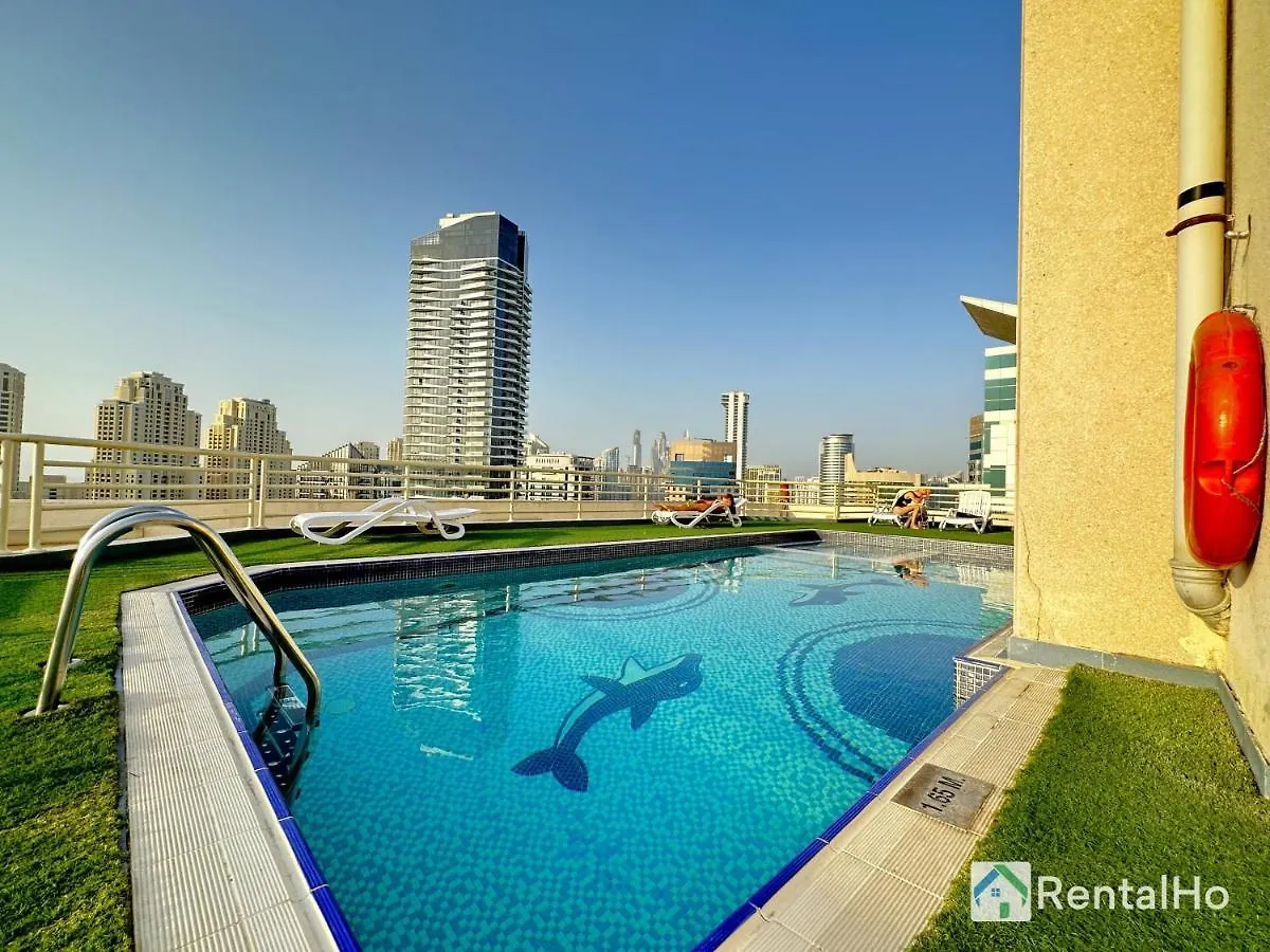 Quiet Studio With Balcony And Roof Top Pool In Dubai Marina Apartment