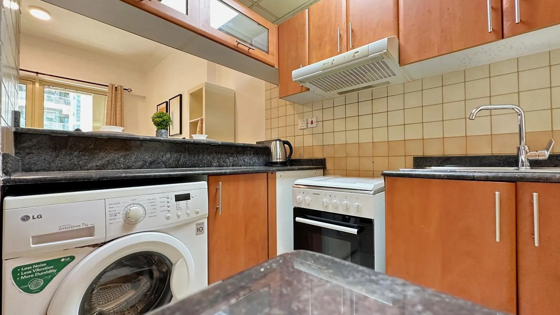 Quiet Studio With Balcony And Roof Top Pool In Dubai Marina United Arab Emirates