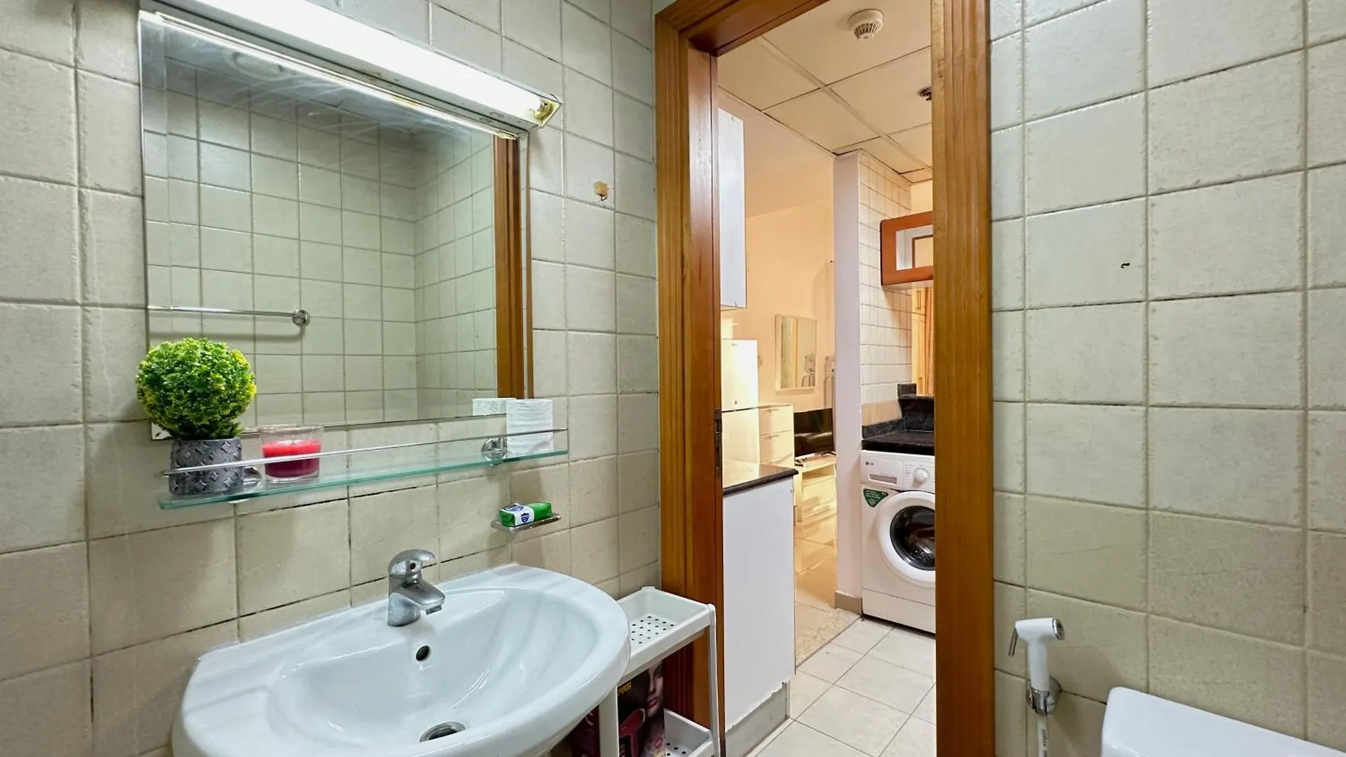 Apartment Quiet Studio With Balcony And Roof Top Pool In Dubai Marina
