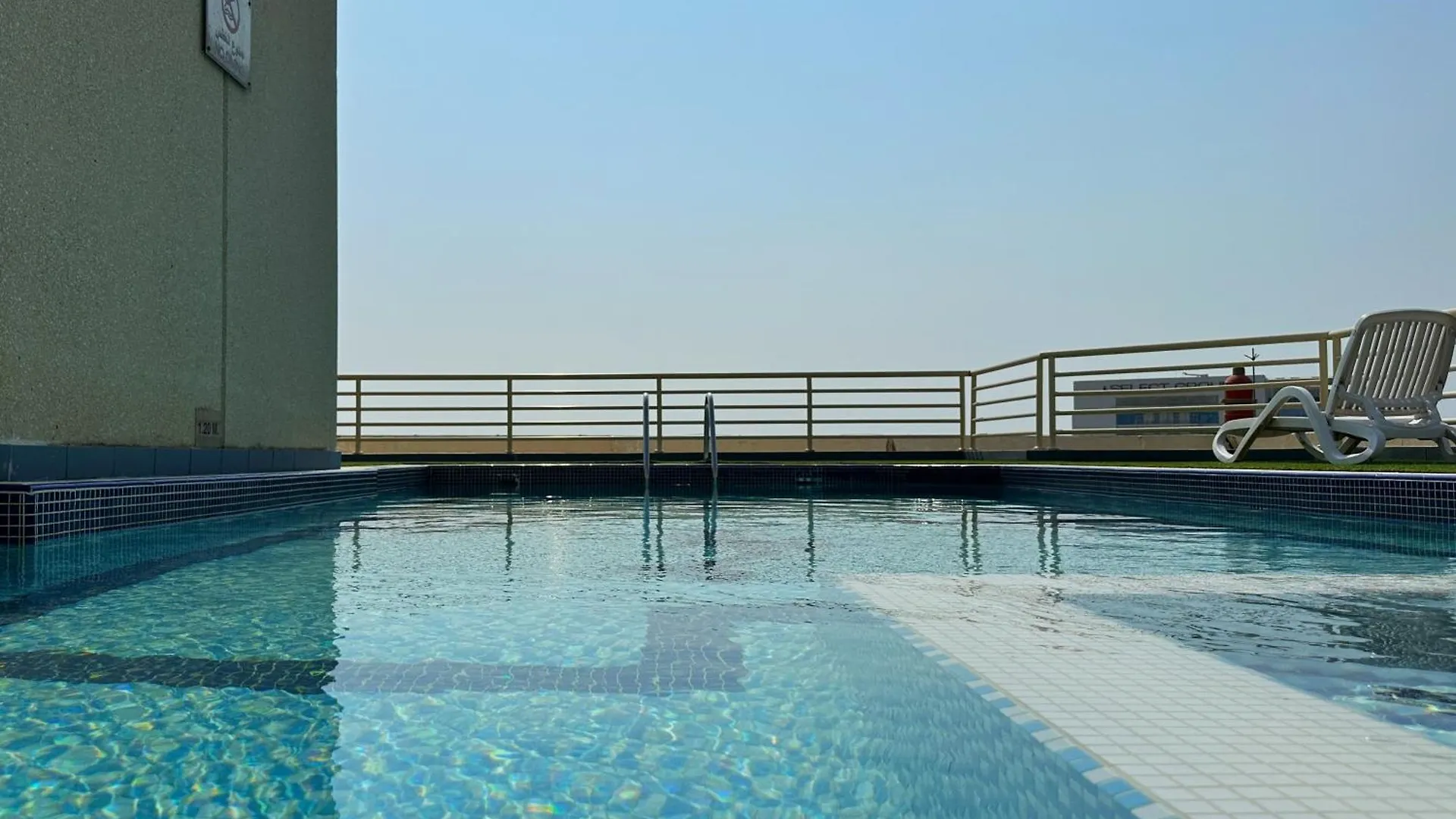 Quiet Studio With Balcony And Roof Top Pool In Dubai Marina 0*,  United Arab Emirates
