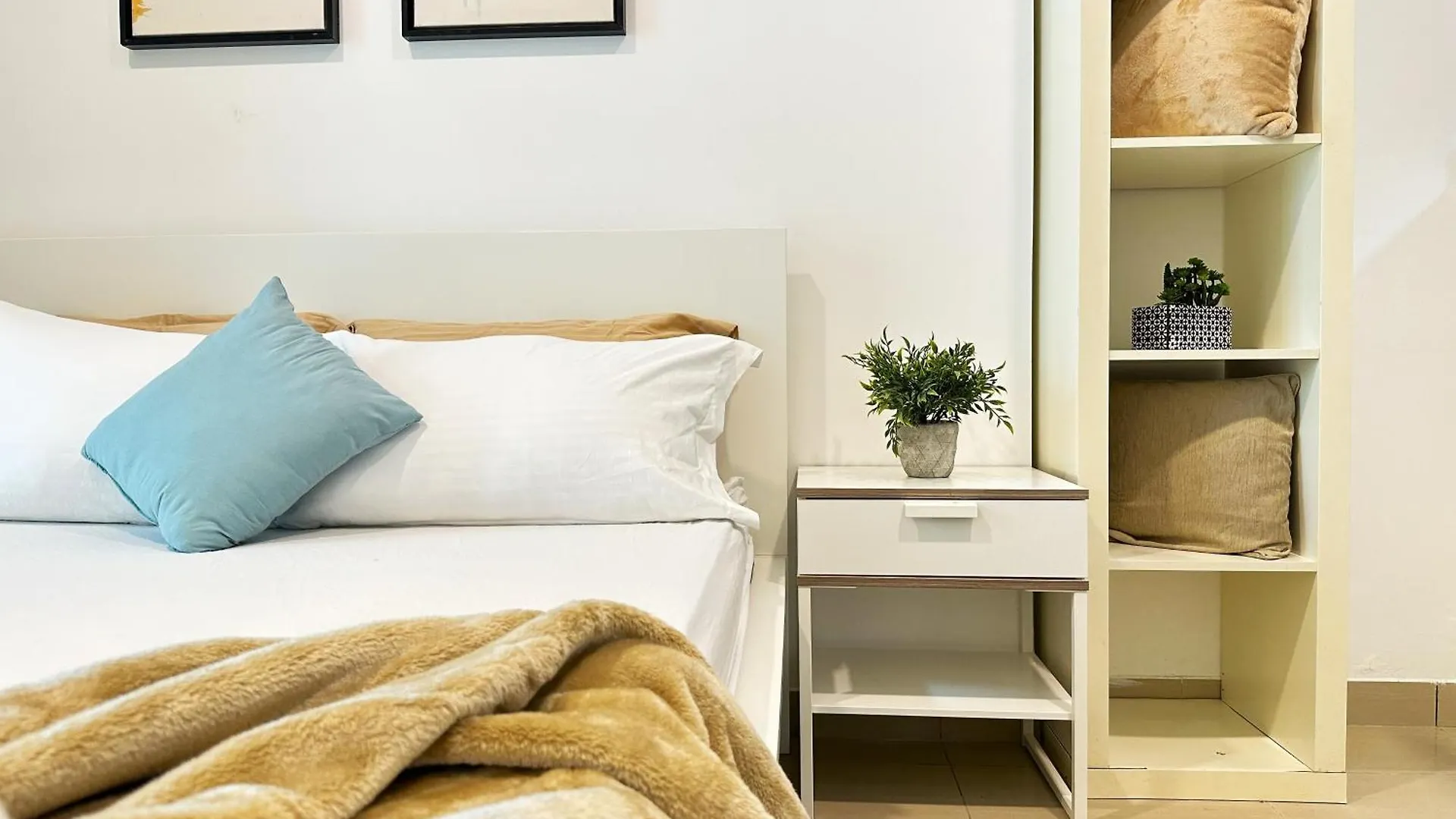 Apartment Quiet Studio With Balcony And Roof Top Pool In Dubai Marina United Arab Emirates