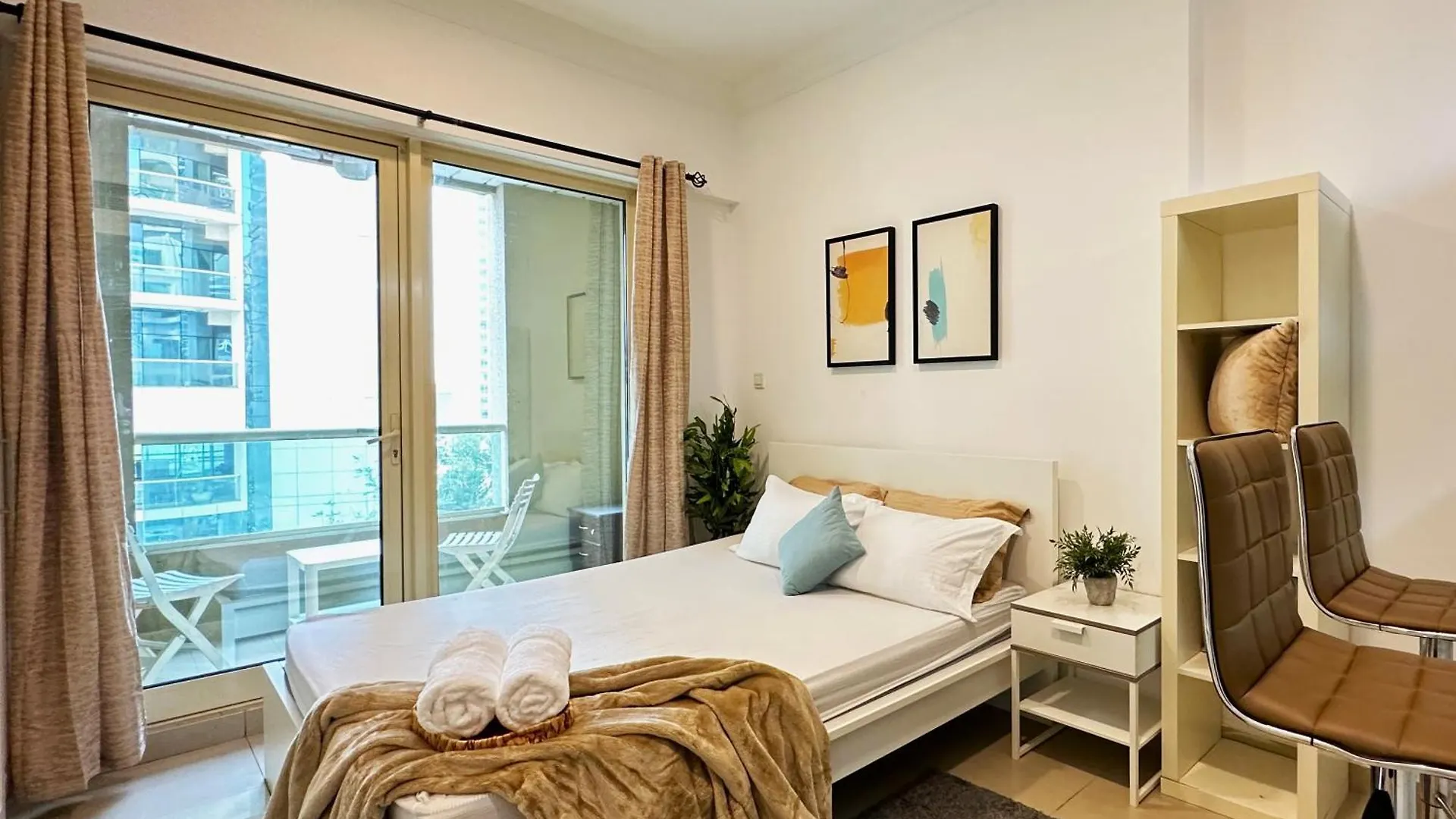 Quiet Studio With Balcony And Roof Top Pool In Dubai Marina United Arab Emirates
