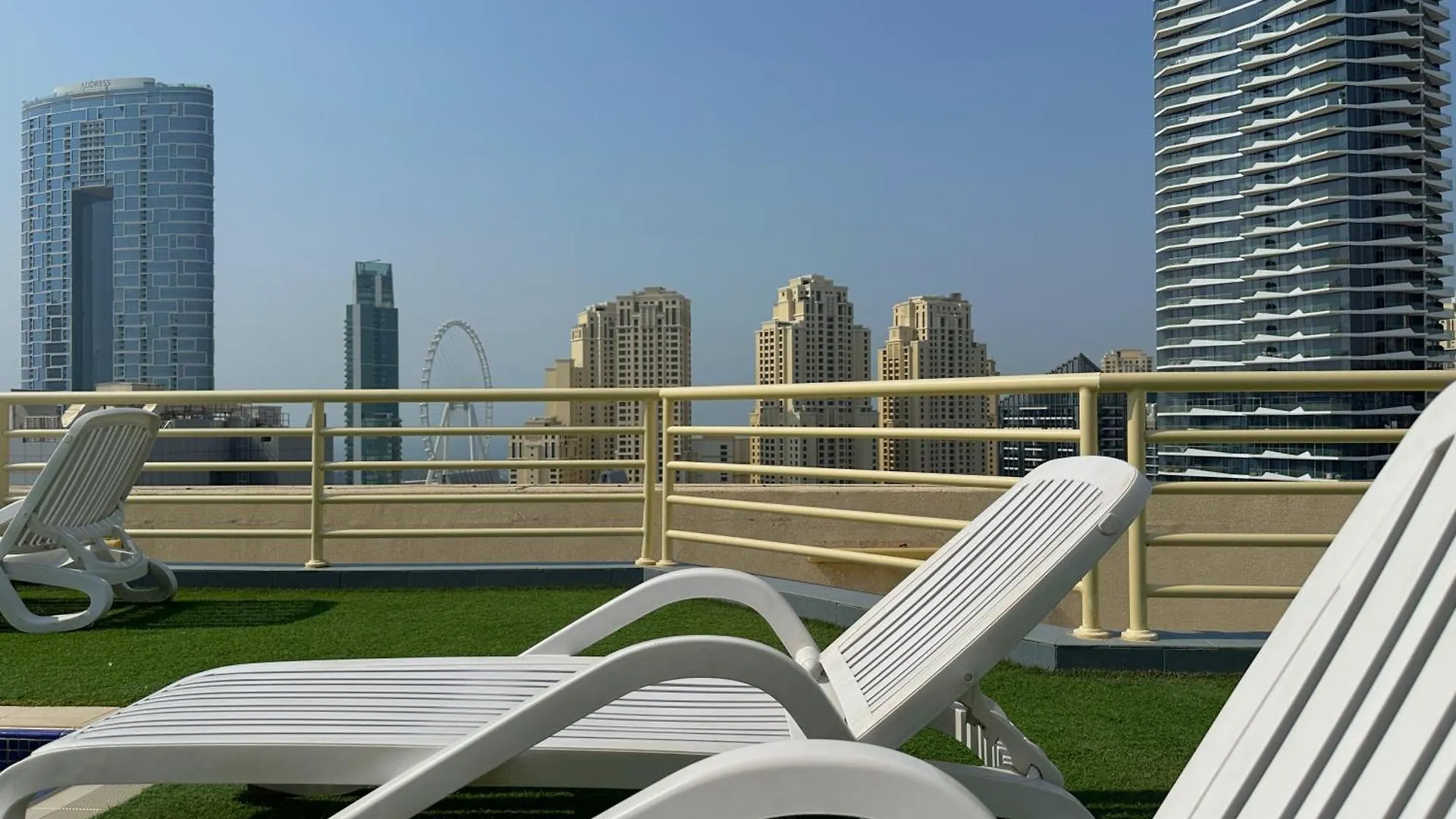 Quiet Studio With Balcony And Roof Top Pool In Dubai Marina